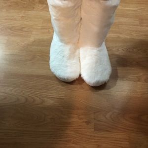Lauren Conrad furry boot house shoe